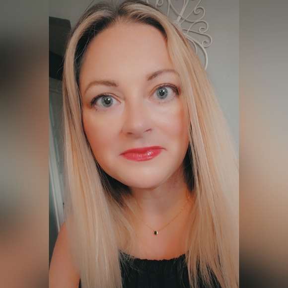 Meet your Posher, Laura - Picture 2 of 2